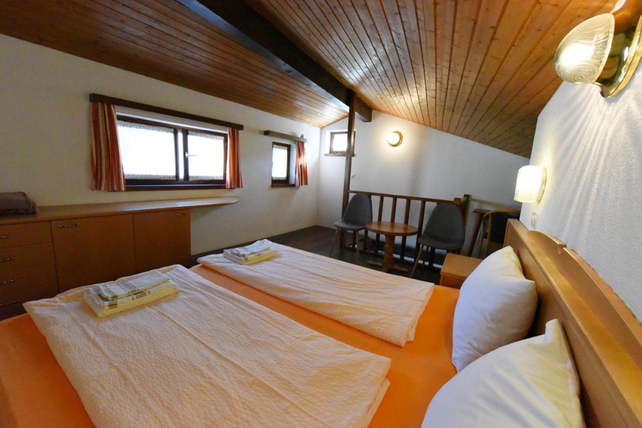 Hotel Pensione Serena Purasca Экстерьер фото