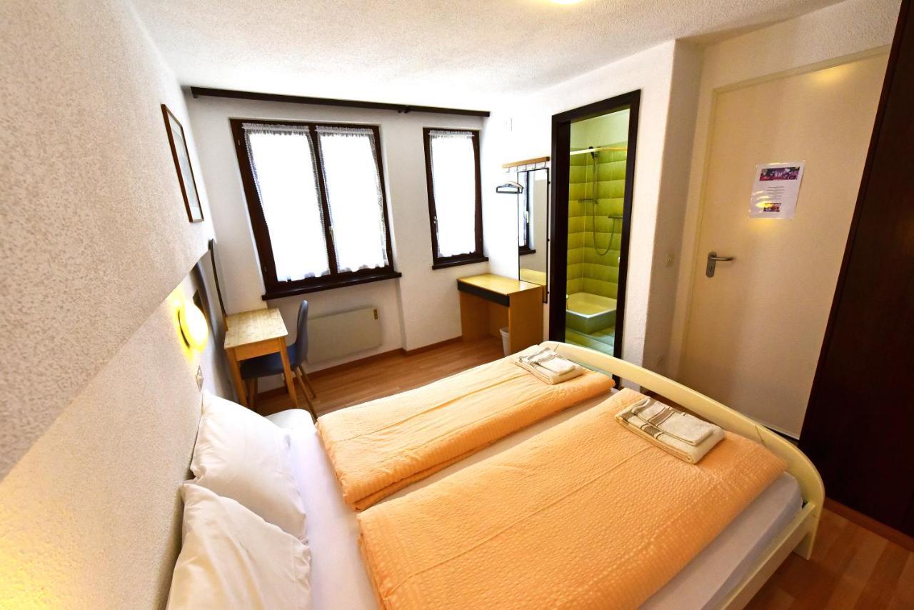 Hotel Pensione Serena Purasca Экстерьер фото